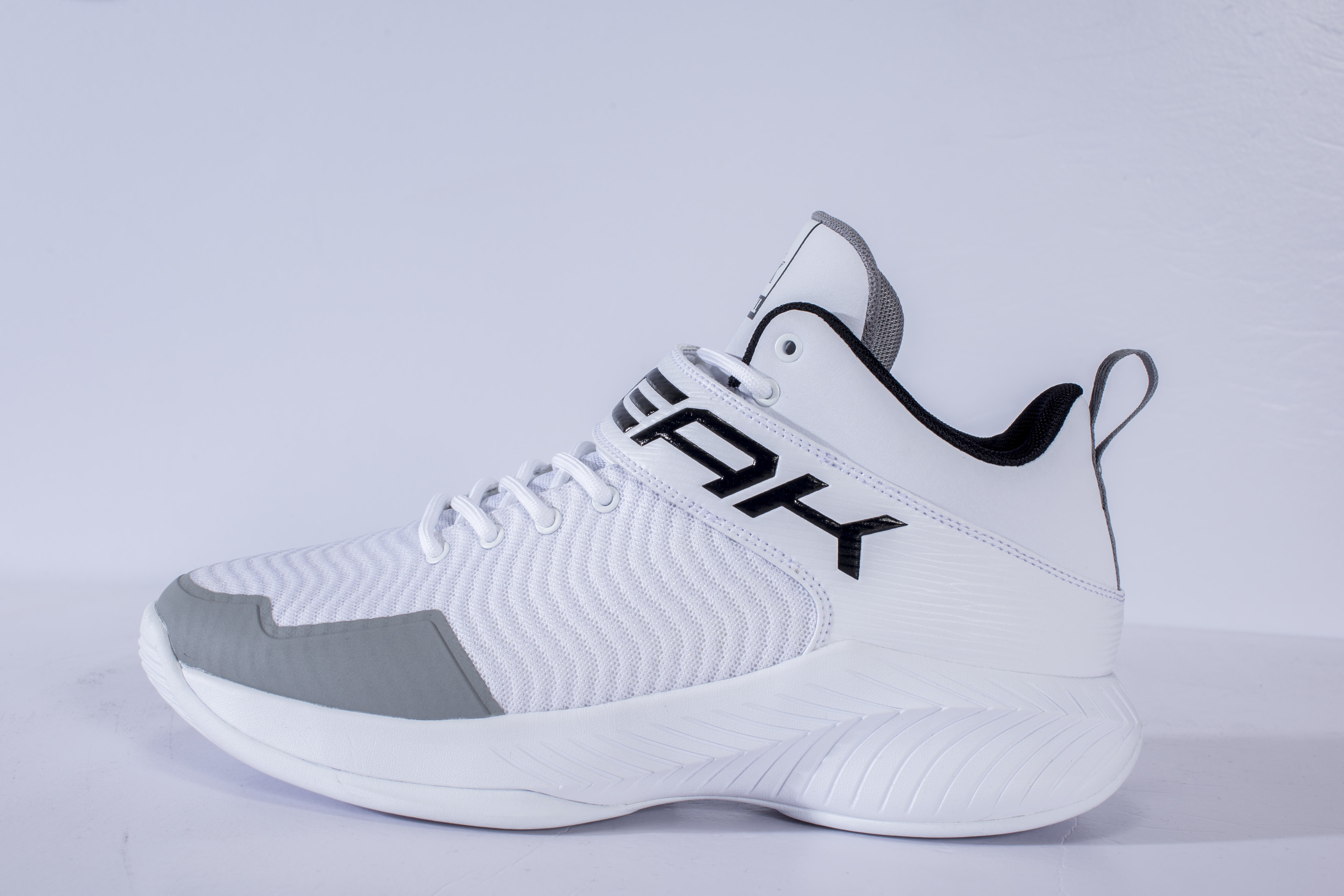 Баскетбольные кроссовки мужские PEAK E01251A